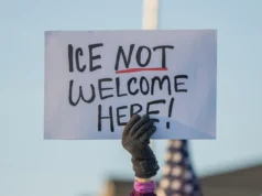После побега детей в Н.J. от сотрудников ICE на протест вышли 300 человек