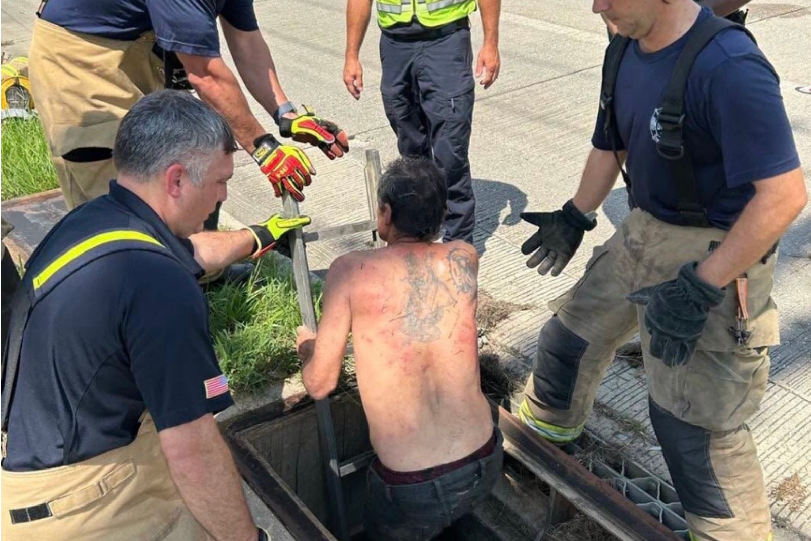 Потерянные телефон и сумка привели к странной спасательной операции в ливневом коллекторе Лафайета